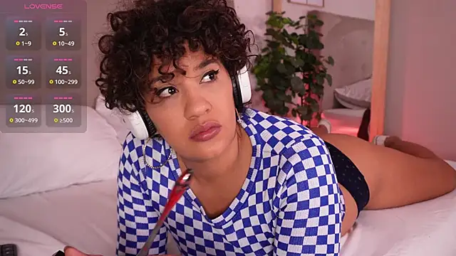 Snapshot of cinnamon_afrodit chatting on September 10, 2025, 7:47 pm cinnamon afrodit online show from September 10, 2025, 7:47 pm