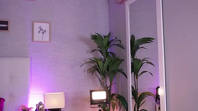 Snapshot of cinnamon_afrodit chatting on October 19, 2025, 7:47 pm cinnamon afrodit online show from October 19, 2025, 7:47 pm