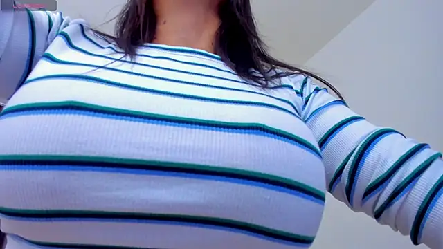 Snapshot of Sarah_Stone_ chatting on January 4, 2025, 10:45 pm Sarah Stone online show from January 4, 2025, 10:45 pm
