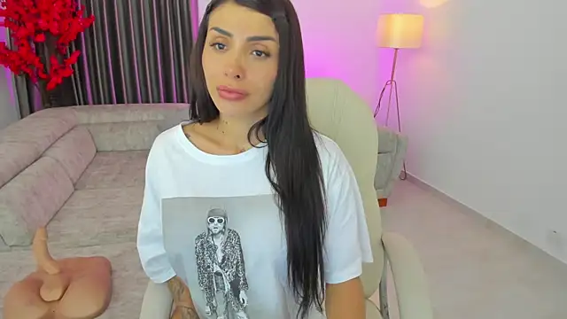 Snapshot of Sarah_Stone_ chatting on January 12, 2025, 1:32 am Sarah Stone online show from January 12, 2025, 1:32 am