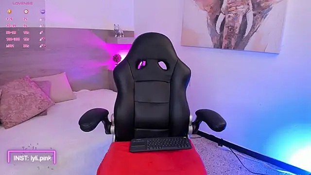 Snapshot of LyliPink chatting on October 18, 2025, 4:04 am LyliPink online show from October 18, 2025, 4:04 am