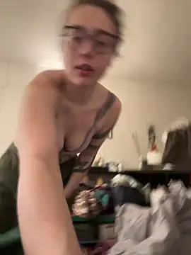 Snapshot of ladyturtle chatting on March 22, 2026, 9:51 pm ladyturtle online show from March 22, 2026, 9:51 pm