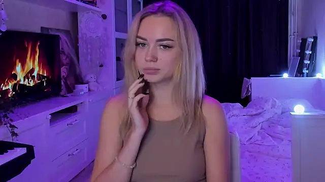 MaryDreaminess online show from October 11, 2025, 8:29 pm