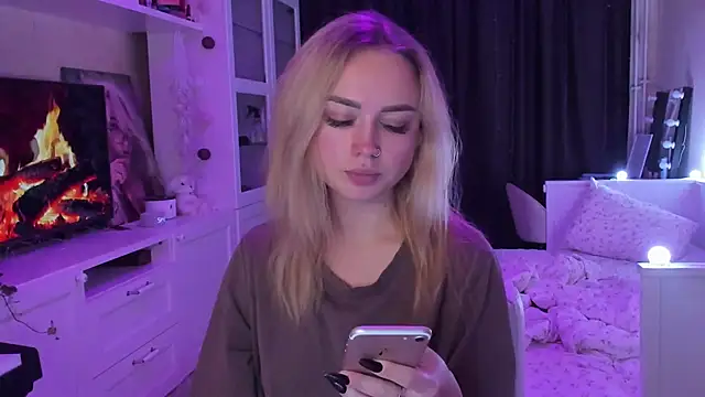 MaryDreaminess online show from October 13, 2025, 8:42 pm