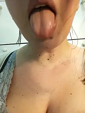 Dolcissima33 online show from March 3, 2025, 1:20 pm