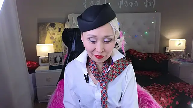 RoxalanaStar online show from March 25, 2026, 8:15 pm