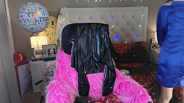 RoxalanaStar online show from April 8, 2026, 8:09 pm