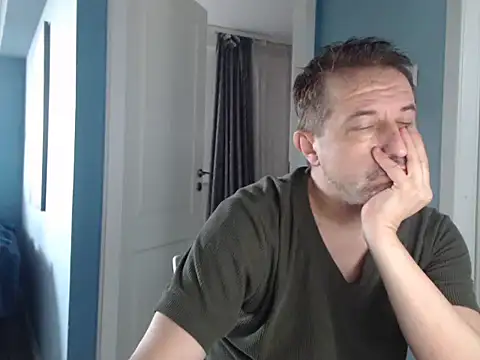 Snapshot of MisterFaithRO chatting on May 26, 2026, 6:53 am MisterFaithRO online show from May 26, 2026, 6:53 am