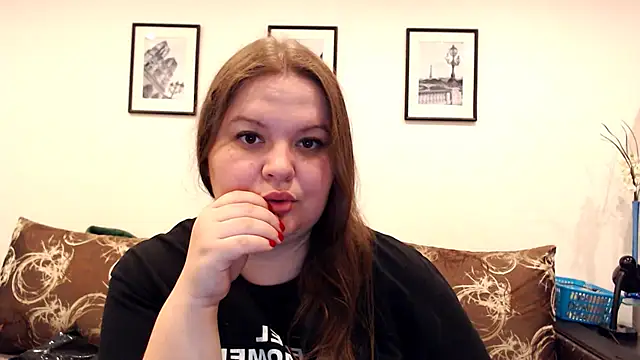 KateLuno online show from November 10, 2025, 6:51 pm