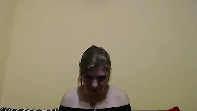 Snapshot of christine33 chatting on February 27, 2026, 3:23 pm christine33 online show from February 27, 2026, 3:23 pm