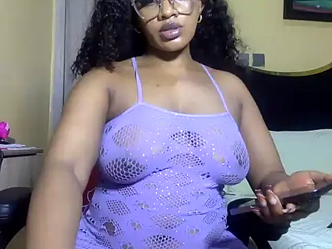 Snapshot of BOOTYBANGER24xx chatting on May 13, 2026, 9:28 am BOOTYBANGER24xx online show from May 13, 2026, 9:28 am