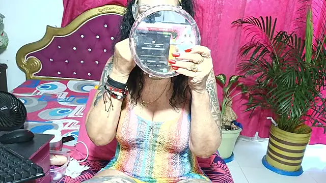 big boobsmature online show from November 7, 2025, 12:27 pm