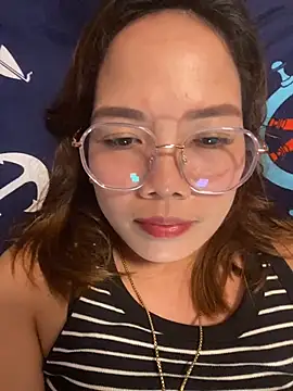 BURBERRY69 online show from October 24, 2025, 10:44 am