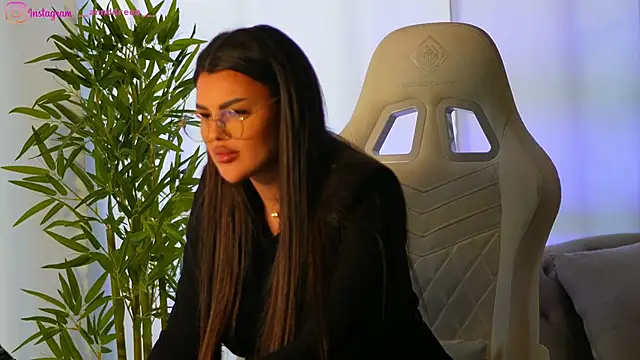 perfectt33n online show from February 13, 2025, 9:09 am