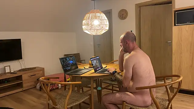 aladin740 online show from October 28, 2025, 6:32 pm