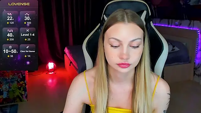 BiMolly online show from October 19, 2025, 3:23 pm