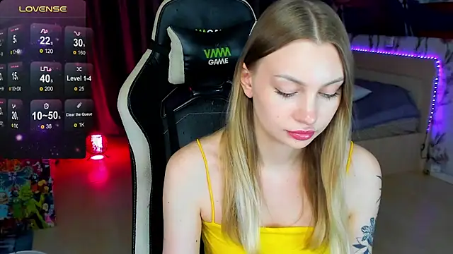 BiMolly online show from November 9, 2025, 2:37 pm