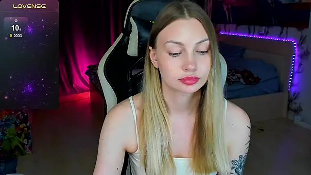 BiMolly online show from December 5, 2025, 3:09 pm