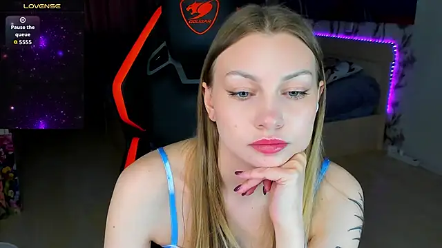 BiMolly online show from April 17, 2026, 1:03 pm