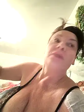  lady red  online show from January 17, 2026, 10:24 pm