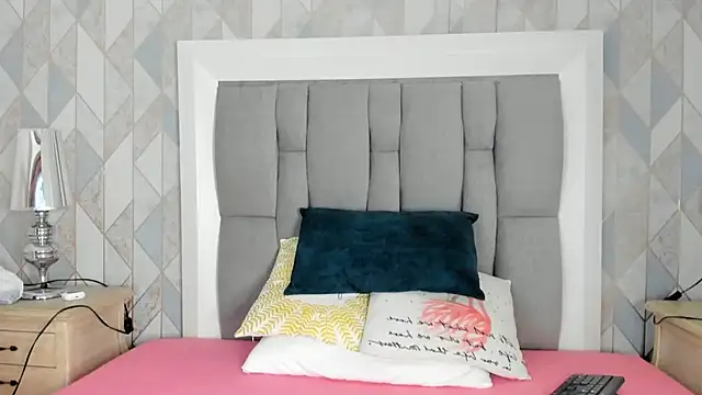 Princsgirl  online show from January 15, 2026, 7:28 pm