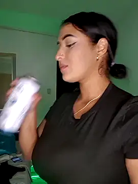 Shantal Lovee online show from April 23, 2026, 11:29 pm