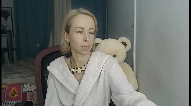 LuxuryNika online show from December 8, 2024, 3:45 pm