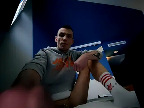 malpka25 online show from October 3, 2025, 12:35 pm