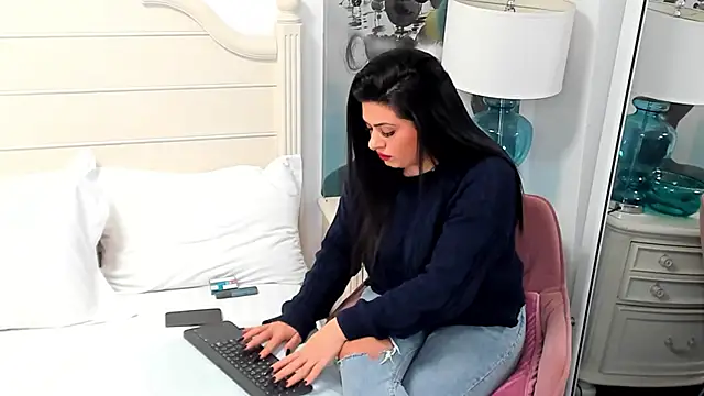 Snapshot of Heidix chatting on December 16, 2024, 5:49 am Heidix online show from December 16, 2024, 5:49 am