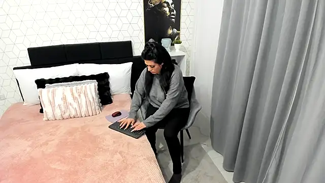 Snapshot of Heidix chatting on February 20, 2025, 4:50 am Heidix online show from February 20, 2025, 4:50 am