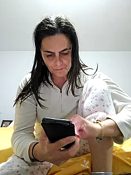 IsabelleCraft online show from November 17, 2025, 8:58 pm