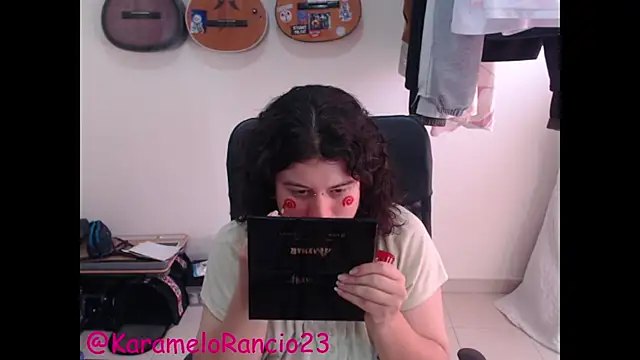 Smoke trip Alicia online show from March 7, 2025, 1:07 pm