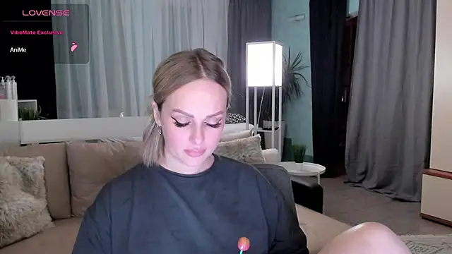 Libby Nora online show from December 7, 2024, 2:46 pm