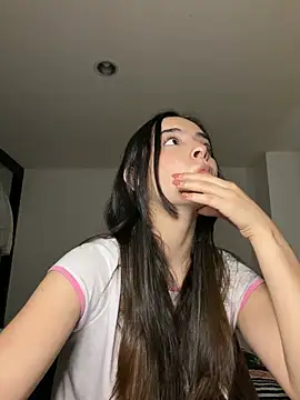 Snapshot of swrennn19 chatting on February 8, 2026, 4:32 pm swrennn19 online show from February 8, 2026, 4:32 pm