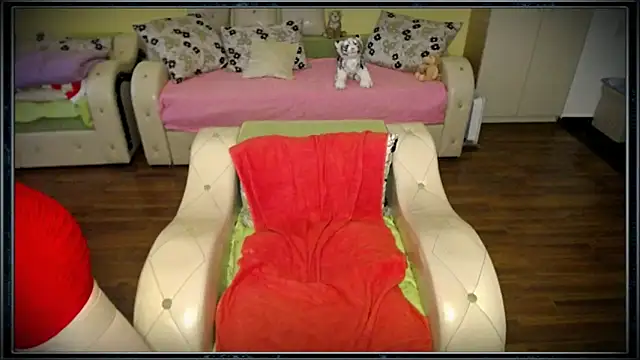 clementine online show from March 4, 2025, 2:53 pm