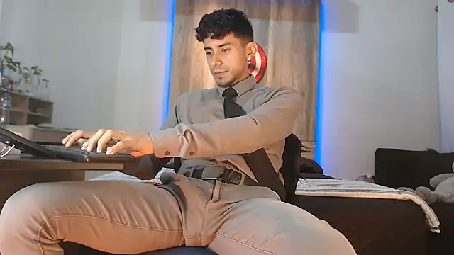 Snapshot of Andrew_4_ chatting on October 8, 2025, 3:37 am Andrew 4 online show from October 8, 2025, 3:37 am