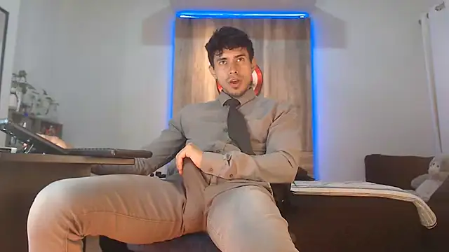 Snapshot of Andrew_4_ chatting on October 30, 2025, 1:07 am Andrew 4 online show from October 30, 2025, 1:07 am