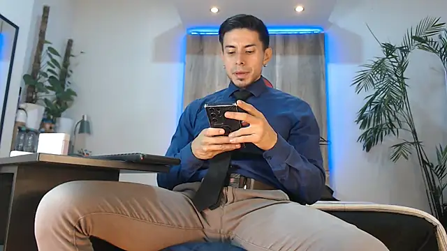 Snapshot of Andrew_4_ chatting on May 31, 2026, 6:31 am Andrew 4 online show from May 31, 2026, 6:31 am