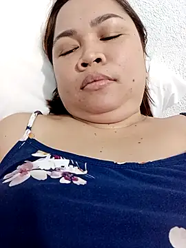 XXLorie 02 online show from October 12, 2025, 12:26 pm