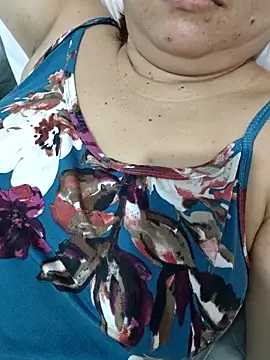 XXLorie 02 online show from October 29, 2025, 11:06 pm