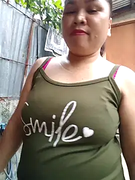 XXLorie 02 online show from April 7, 2026, 9:43 am