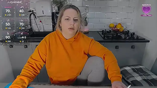 erikaerika online show from February 16, 2026, 12:01 pm