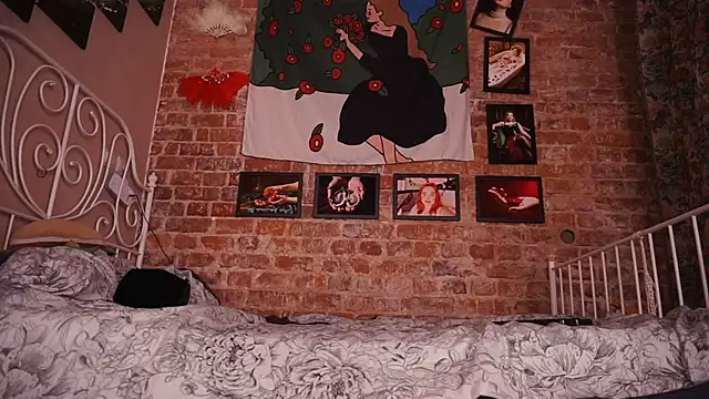 Evelively online show from November 26, 2025, 4:13 am