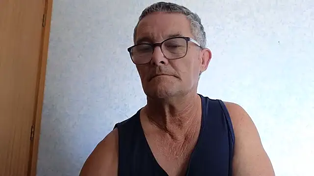 Snapshot of bigballnz chatting on February 18, 2025, 1:32 am bigballnz online show from February 18, 2025, 1:32 am