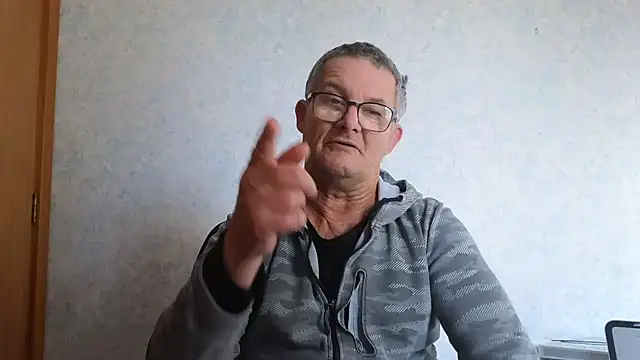 Snapshot of bigballnz chatting on February 28, 2025, 5:37 am bigballnz online show from February 28, 2025, 5:37 am