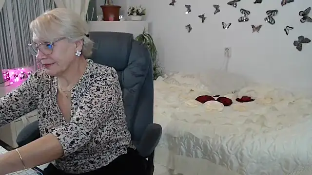 Ghertrude52 online show from October 2, 2025, 3:35 am