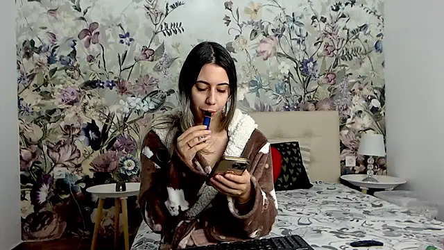 RoseDiamond06 online show from October 15, 2025, 3:45 pm