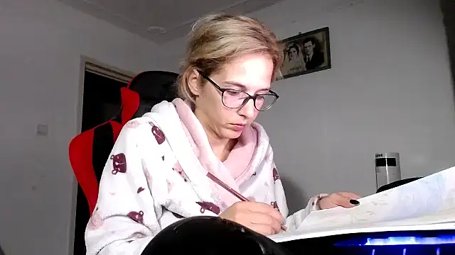 Snapshot of SexxyLety chatting on September 25, 2025, 8:01 pm SexxyLety online show from September 25, 2025, 8:01 pm