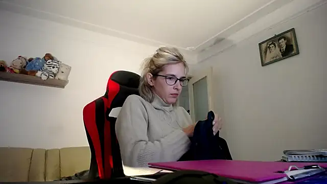 Snapshot of SexxyLety chatting on October 8, 2025, 9:18 am SexxyLety online show from October 8, 2025, 9:18 am