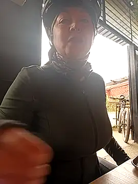 emma tour online show from October 3, 2025, 2:36 pm